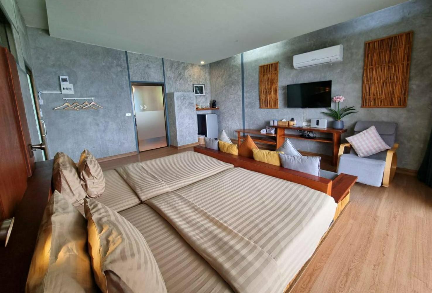 Thawsi Lake Hill Si Sawat Room photo